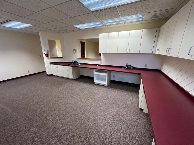More Photos Of 7655 Five Mile Rd, Cincinnati Medical For Sale
