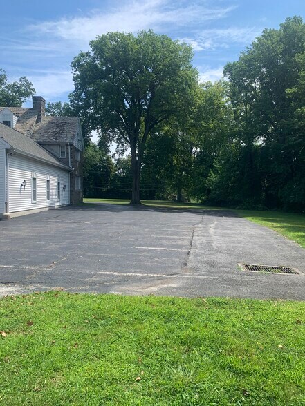 More Photos Of 935 S Providence Rd, Wallingford Funeral Home For Sale