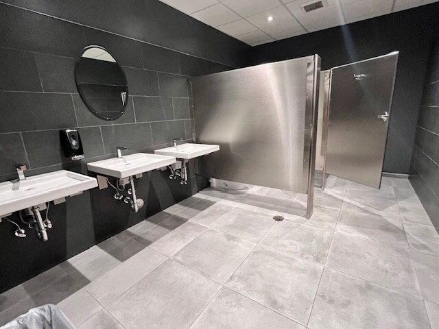 More Photos Of 300 Oakwood Ln, Hollywood Flex For Sale