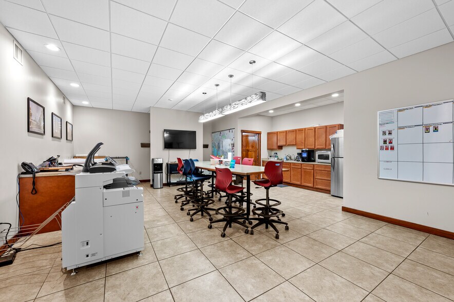 More Photos Of 5115 Frontage Rd N, Lakeland Manufacturing For Sale