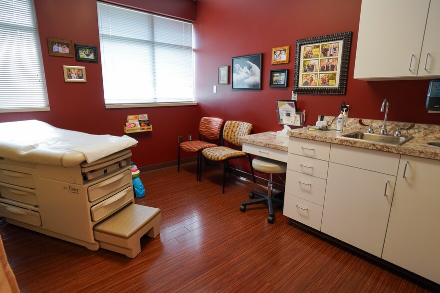 More Photos Of 10228 Dupont Circle Dr, Fort Wayne Medical For Lease