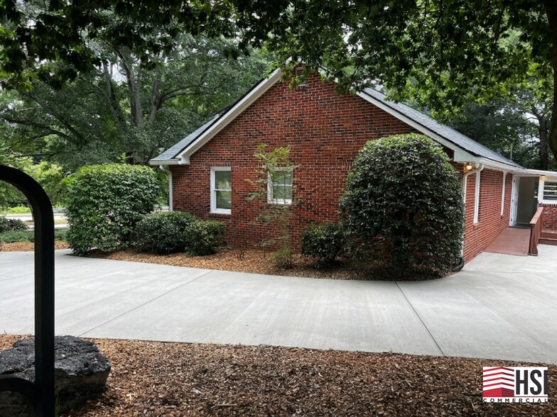More Photos Of 280 E Crossville Rd, Roswell Office For Lease