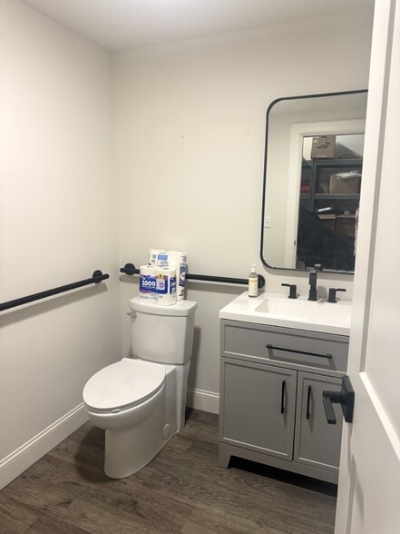 More Photos Of 3229 Argent Blvd, Ridgeland Showroom For Lease