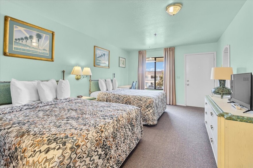 More Photos Of 1013 Front St, Soledad Hotel For Sale