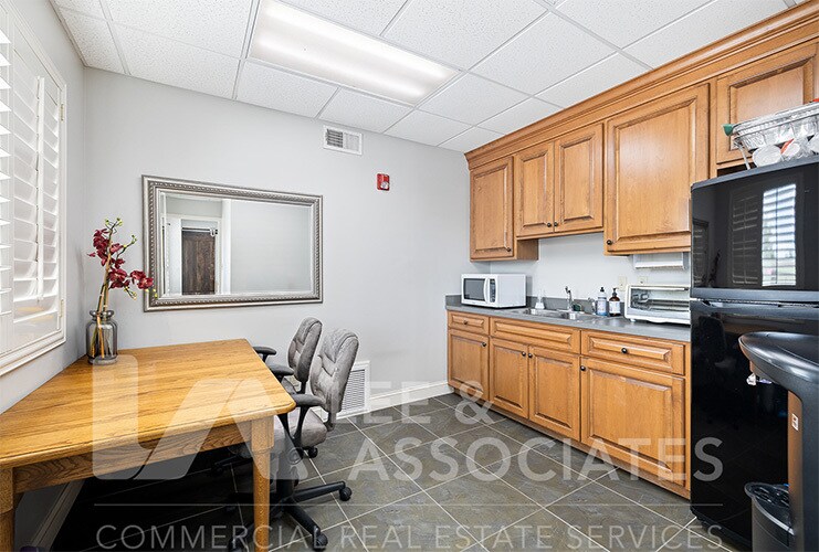 More Photos Of 6524 All American Blvd, Orlando Warehouse For Lease