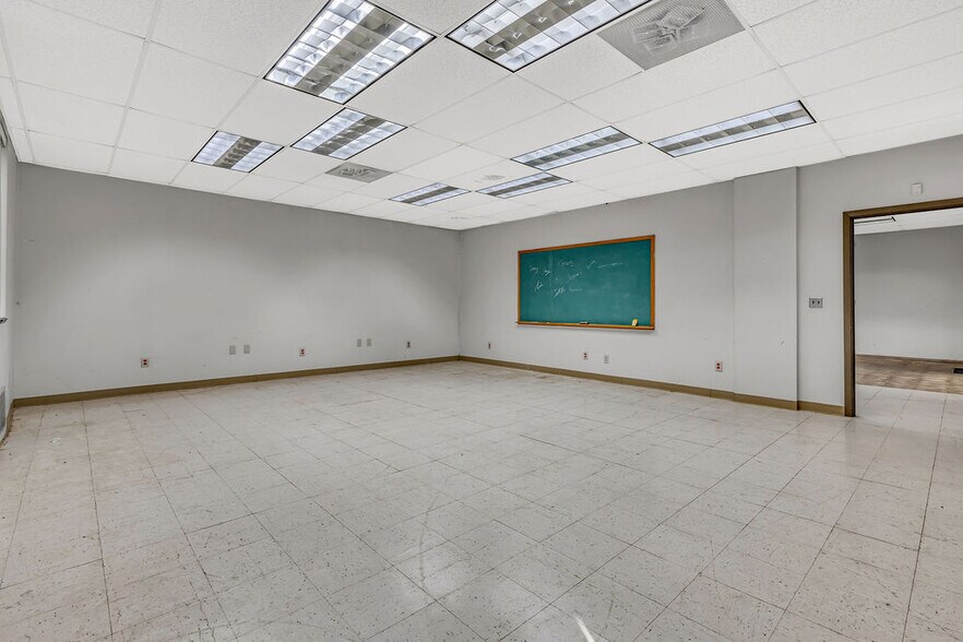 More Photos Of 620 E Weber Rd, Columbus Warehouse For Sale