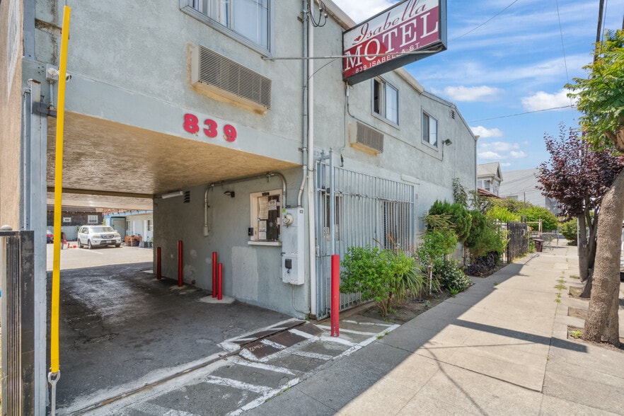 Primary Photo Of 839 Isabella St, Oakland Hotel For Sale