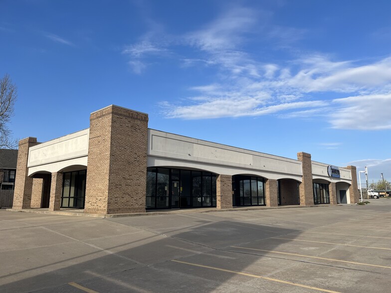 Primary Photo Of 4440 NW Expressway St, Oklahoma City Freestanding For Lease