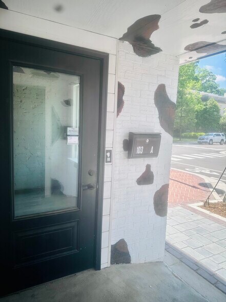 More Photos Of 103 N College Ave, Newton General Retail For Lease