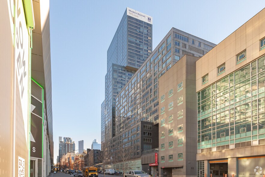 More Photos Of 606 W 57th St, New York Apartments For Lease