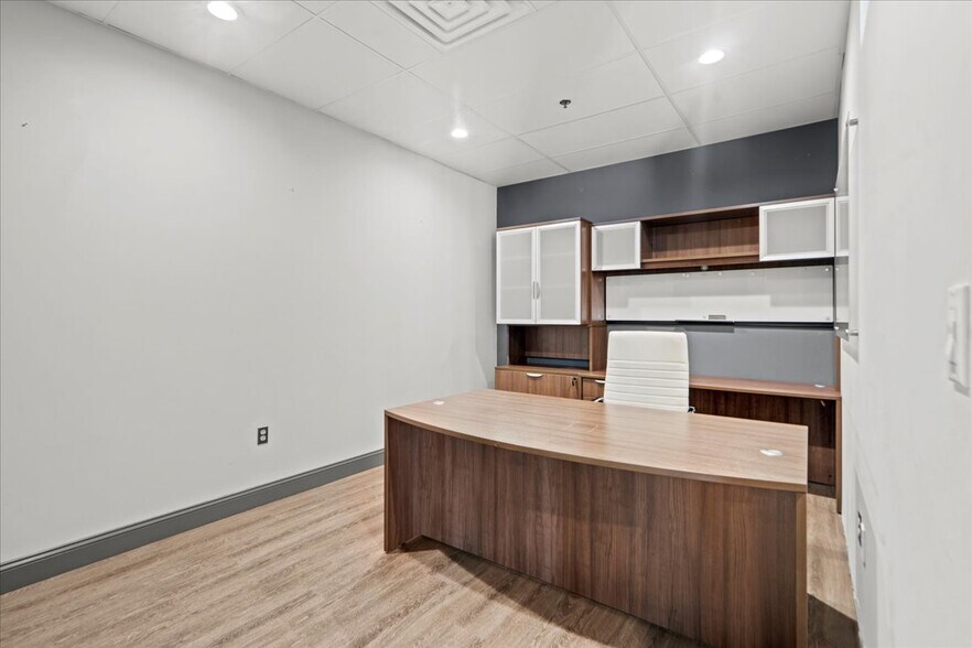 More Photos Of 30 Sherwood Ln, Fairfield Warehouse For Lease