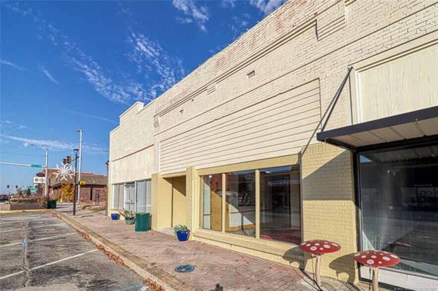 More Photos Of 111-117 S Main St, Eufaula Office For Sale