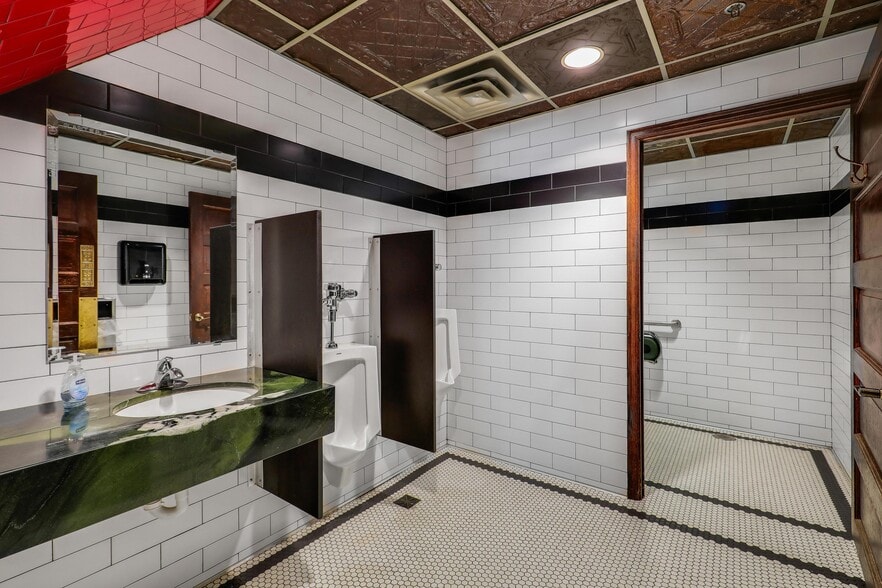 More Photos Of 220 Lowry Ave NE, Minneapolis Storefront Retail Residential For Sale