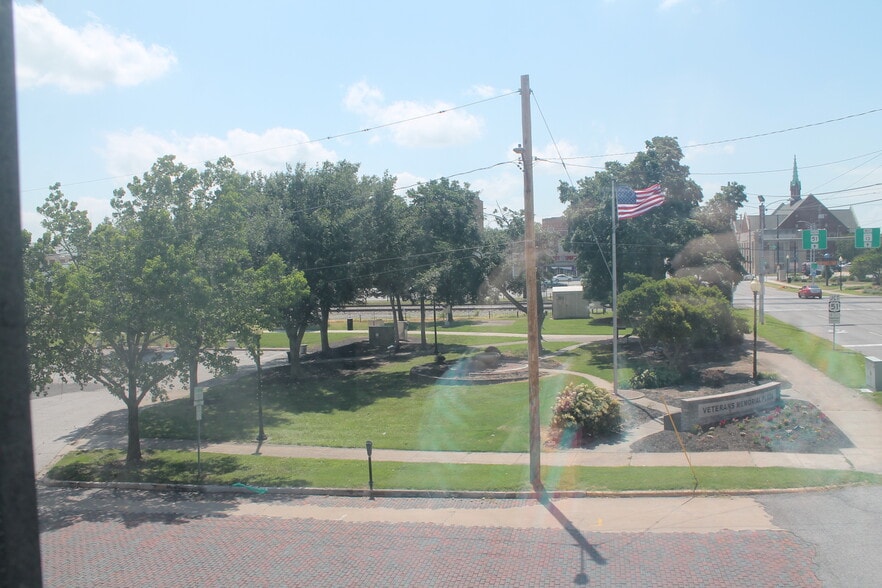 More Photos Of 201 E Main St, Carbondale Office Residential For Lease