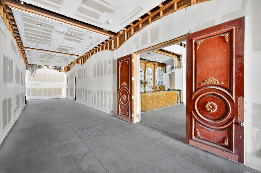 More Photos Of 1161 N Vermont Ave, Los Angeles General Retail For Sale