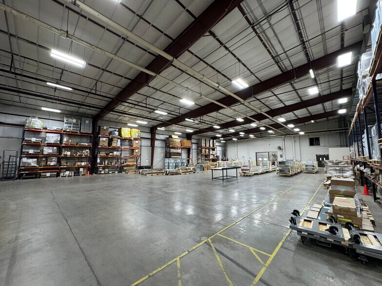 More Photos Of 585 Enterprise Dr, Neenah Manufacturing For Lease