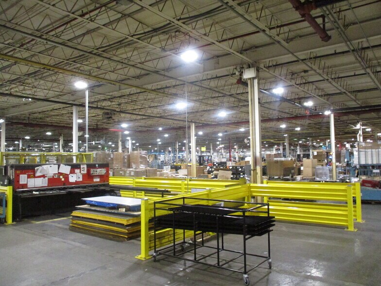 More Photos Of 2800 Estes St, Norton Shores Manufacturing For Sale