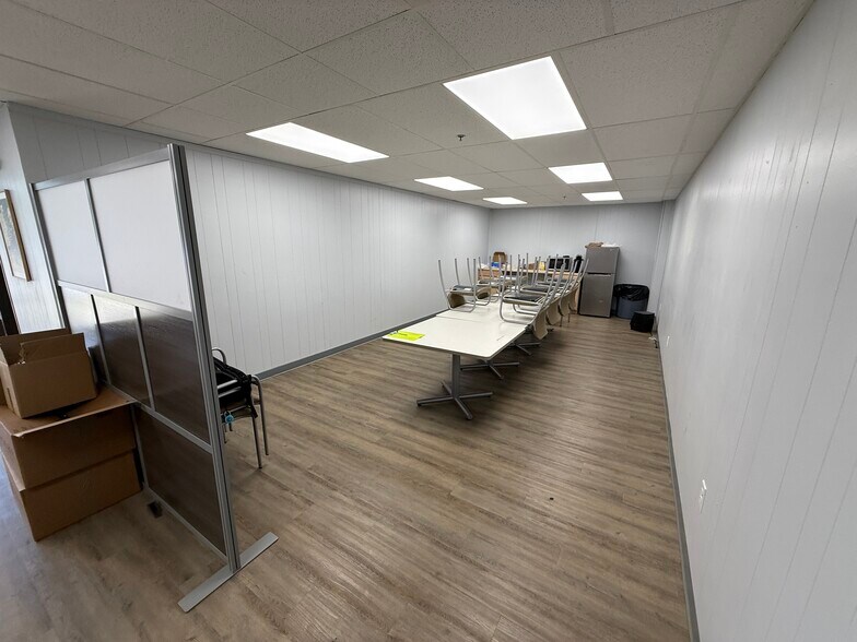 More Photos Of 2100 Commerce Dr, Cayce Warehouse For Sale