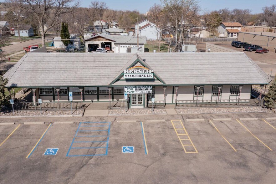 Primary Photo Of 2000 Burdick Expy E, Minot Office For Lease