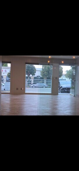 More Photos Of 733 10th St, Santa Monica Storefront Retail Office For Lease