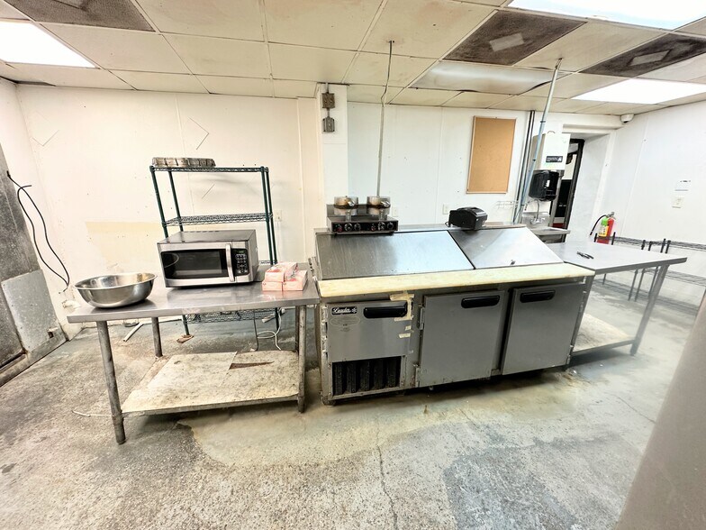 More Photos Of 1910 Magazine St, New Orleans Storefront Retail Residential For Lease