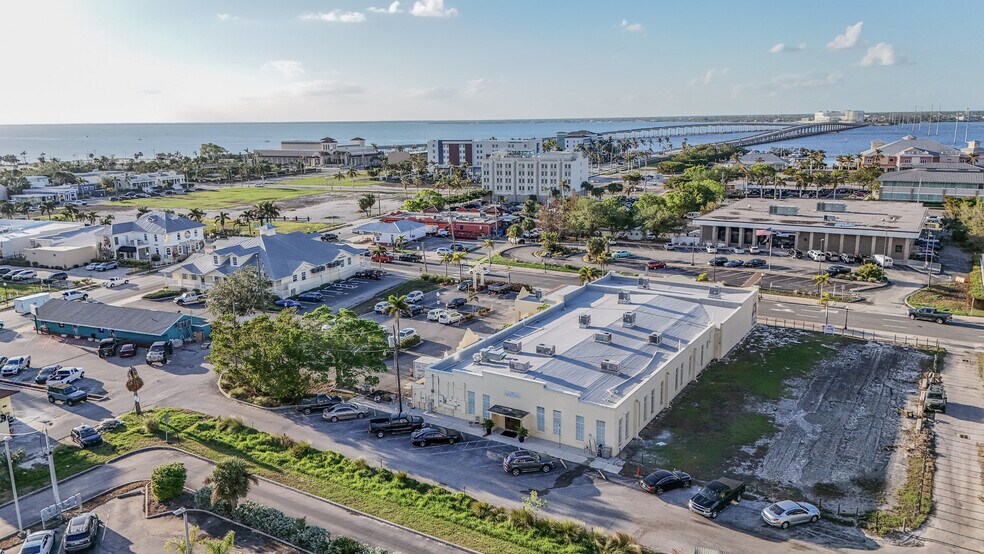 More Photos Of 121 E Marion Ave, Punta Gorda Storefront Retail Office For Sale
