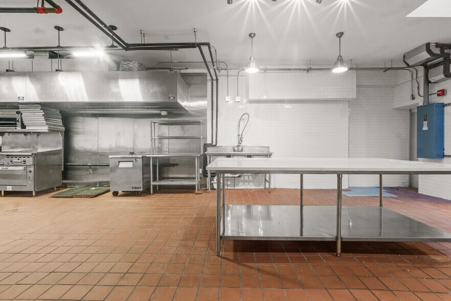 More Photos Of 1011 New York Ave, Union City Storefront Retail Residential For Lease