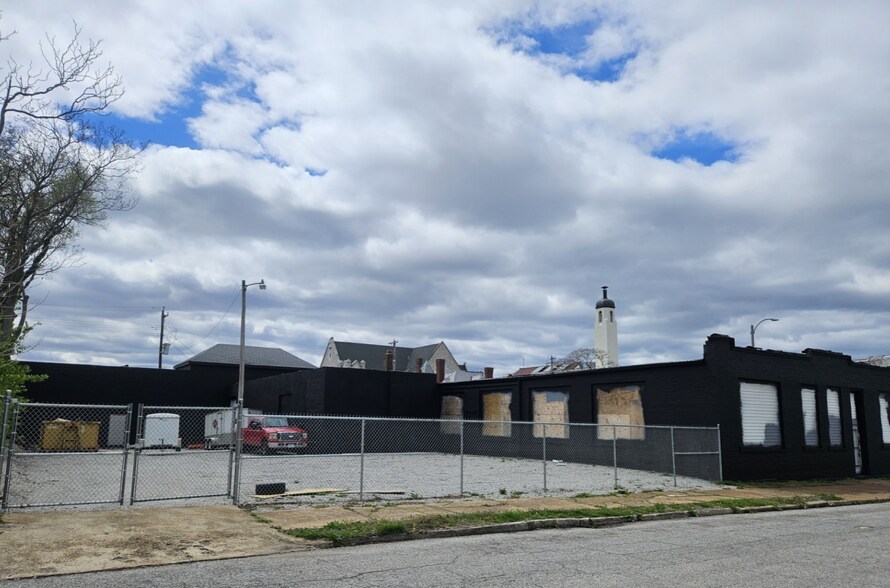 Primary Photo Of 3134 Samuel T Shepard Dr, Saint Louis Distribution For Sale