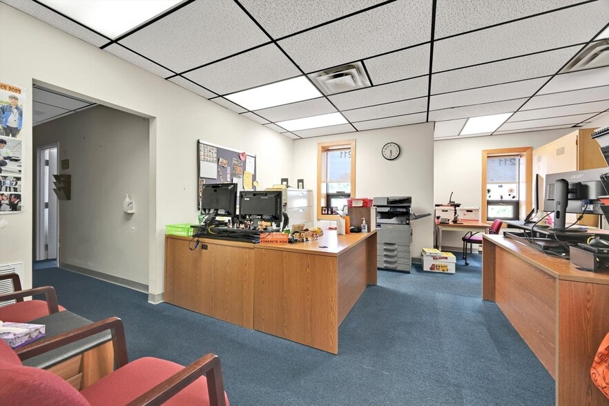 More Photos Of 2014 Laubach Ave, Northampton Office For Sale