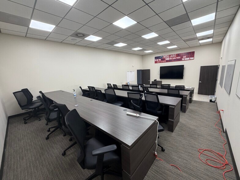 More Photos Of 4022 Louetta Rd, Spring Auto Dealership For Lease