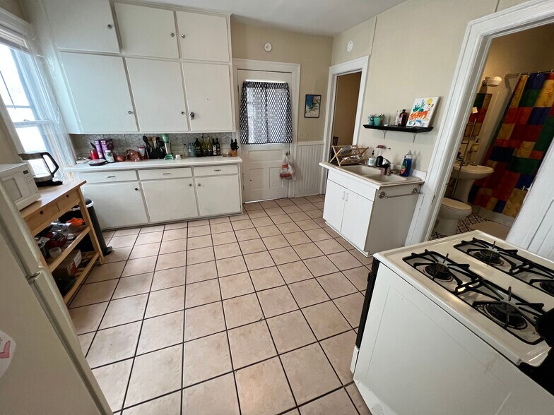 More Photos Of 2951 N Fratney St, Milwaukee Apartments For Sale