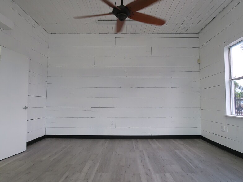 More Photos Of 5707 Schumacher Ln, Houston Auto Dealership For Lease