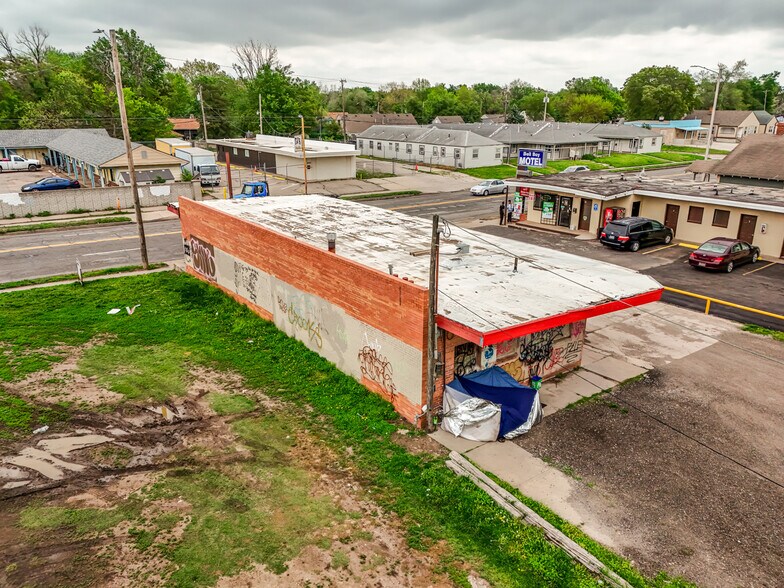 More Photos Of 2033 S Broadway St, Wichita Bar For Sale
