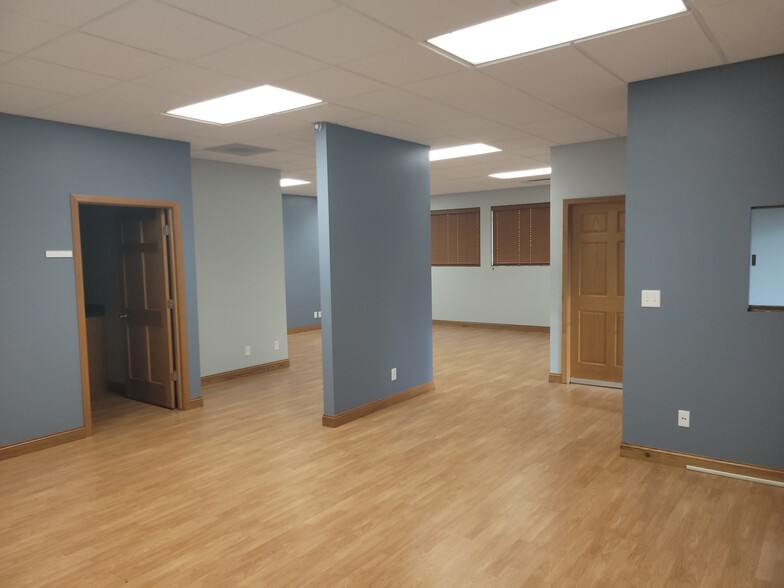 More Photos Of 16050 Woodmint Ln, South Beloit Warehouse For Lease