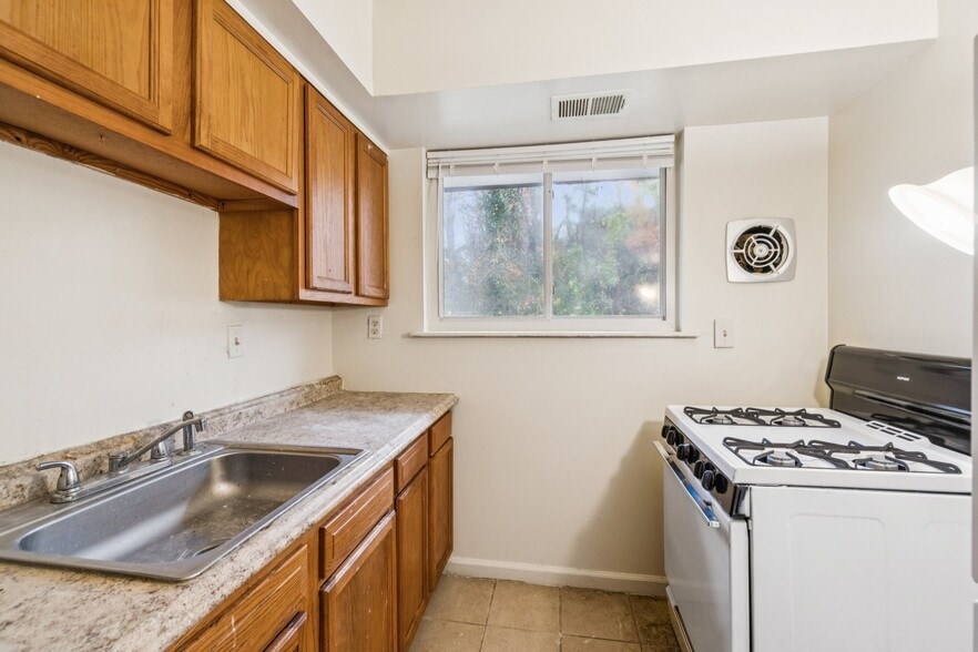 More Photos Of 3104 Bruce Pl SE, Washington Apartments For Sale