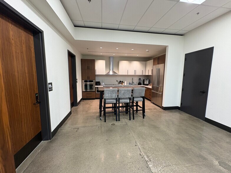 More Photos Of 900 S Main St, Las Vegas Office For Lease