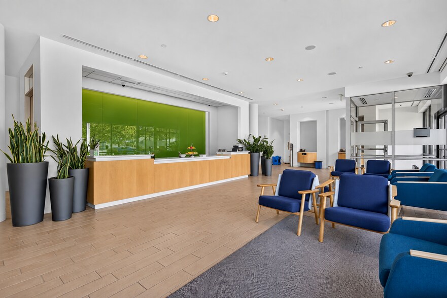 More Photos Of 18825 33rd Ave W, Lynnwood Office For Sale