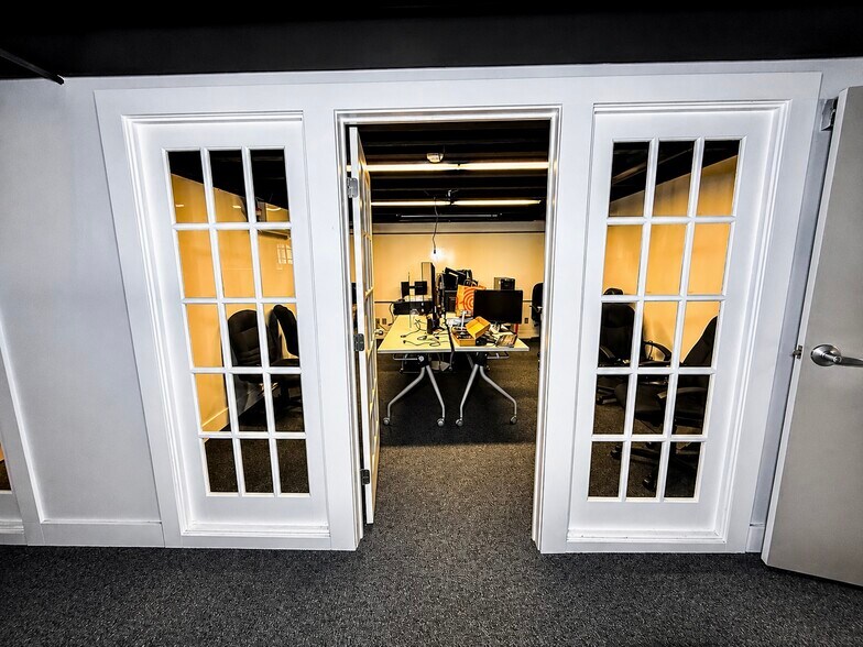 More Photos Of 102 Washington St, Manlius Office For Sale