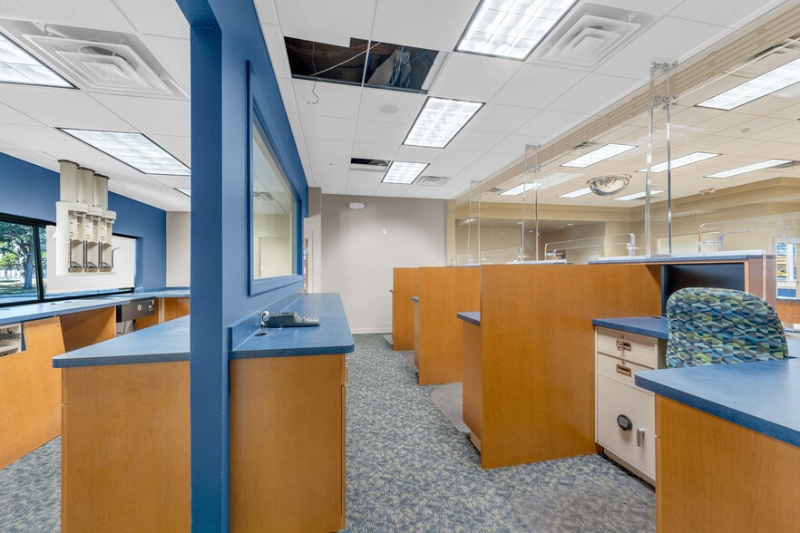 More Photos Of 1504 S Ridgewood Ave, Edgewater Bank For Sale