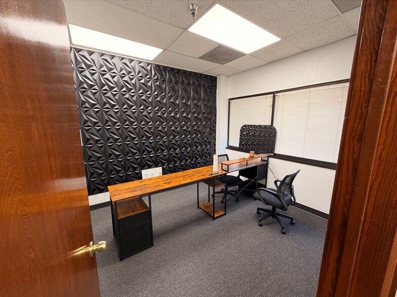 More Photos Of 3901 Airport Fwy, Bedford Office For Lease