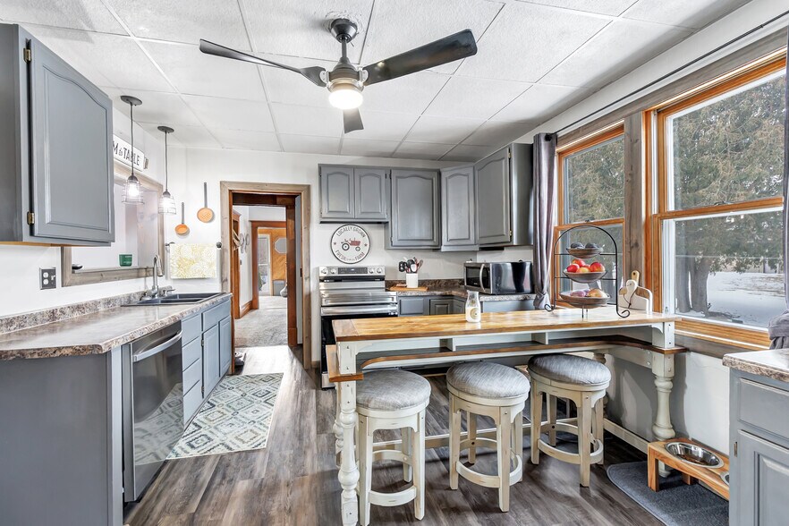 More Photos Of 513-529 Duluth Ave, Sturgeon Bay, Sturgeon Bay General Retail For Sale