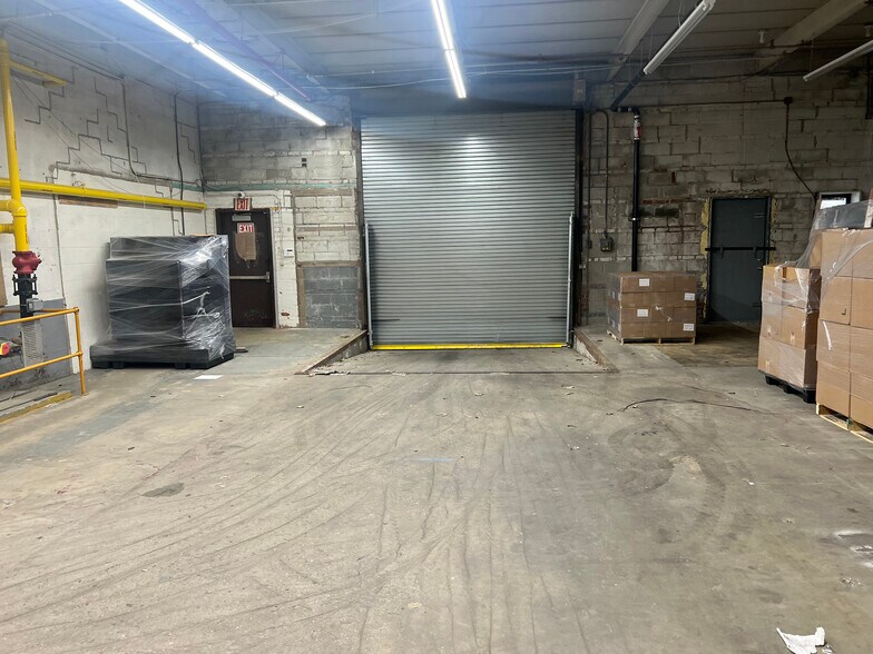 More Photos Of 2910 20th Ave, Astoria Warehouse For Lease
