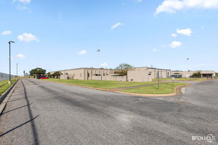 More Photos Of 2813 Central Fwy E, Wichita Falls Industrial For Sale