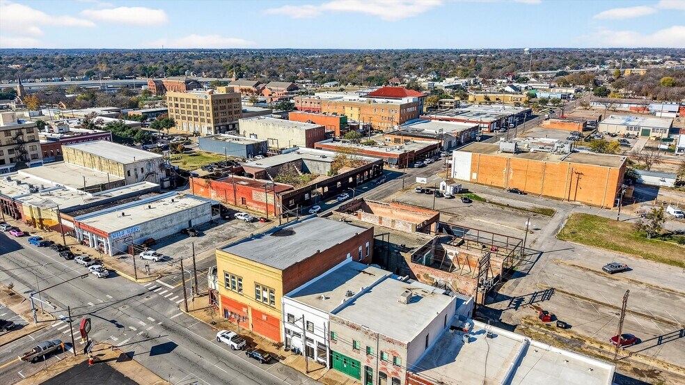 More Photos Of 205-207 E Houston St, Sherman Storefront Retail Residential For Sale