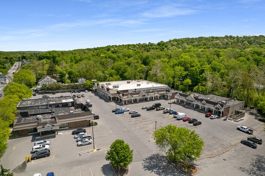 More Photos Of 3 Maggiacomo Ln, Pleasant Valley Storefront For Lease