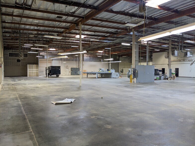 More Photos Of 351 Demeter St, East Palo Alto Warehouse For Lease