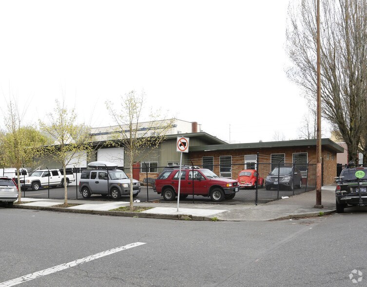 More Photos Of 2323 N Williams Ave, Portland Warehouse For Sale