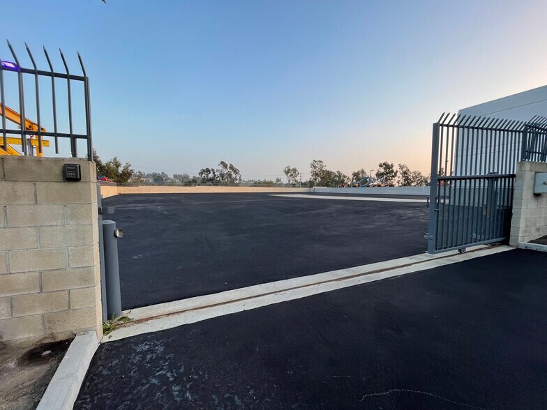 More Photos Of 20712 Civic Center Dr, Lake Forest Warehouse For Lease