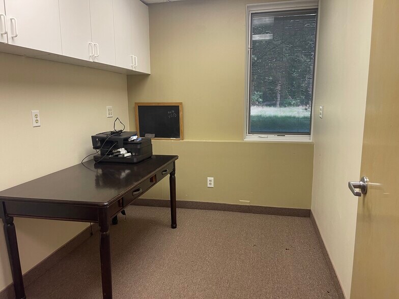 More Photos Of 561 Cranbury Rd, East Brunswick Medical For Sale