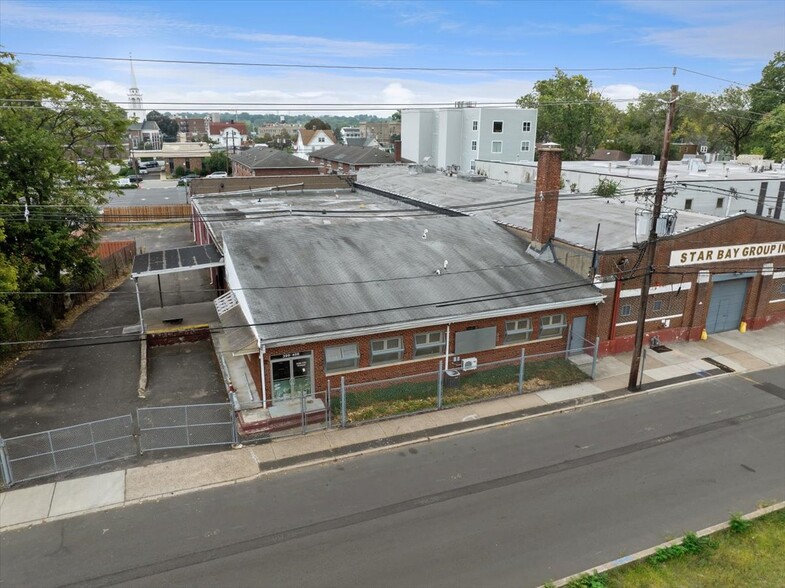 More Photos Of 390-400 Railroad Ave, Hackensack Warehouse For Lease